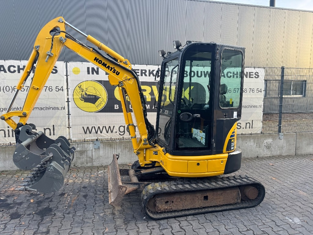 Komatsu PC 26 MR-3 - Minikotró: 1 kép. Komatsu PC 26 MR-3 - Minikotró: 1 kép.