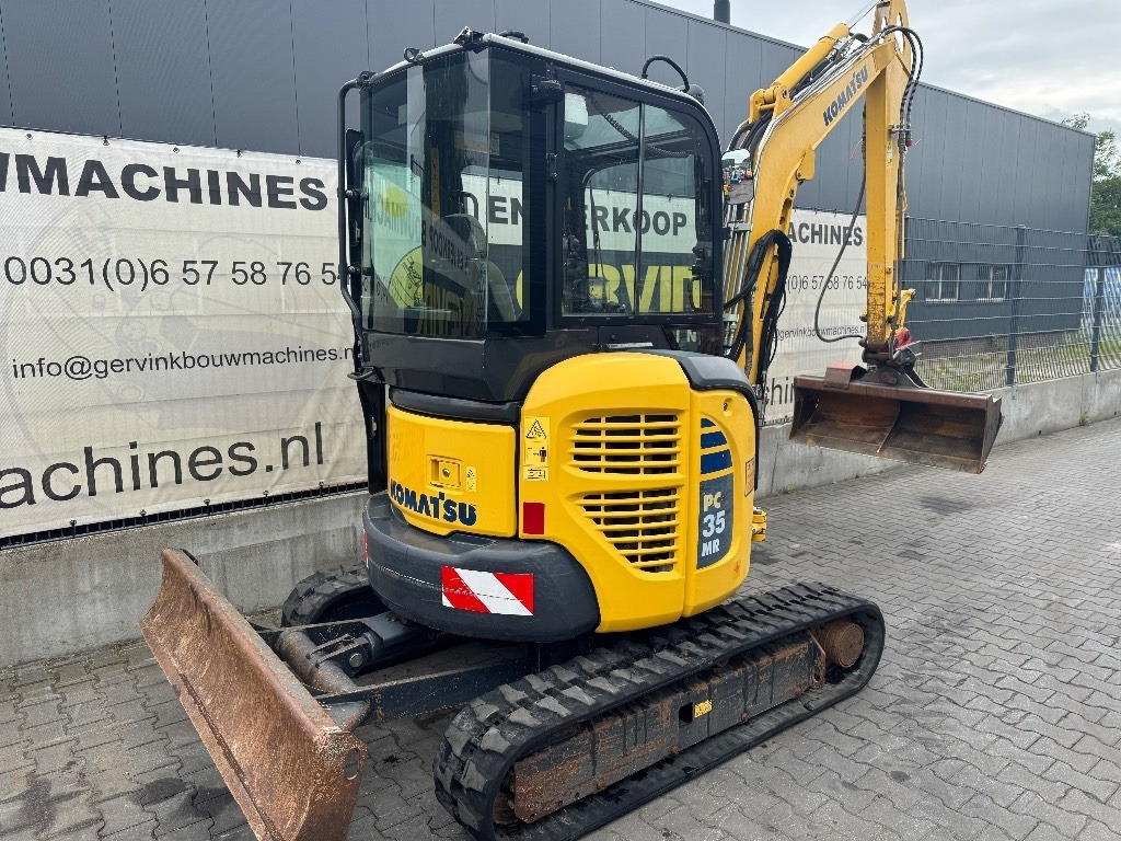 Komatsu PC 35 MR-3 - Minikotró: 1 kép. Komatsu PC 35 MR-3 - Minikotró: 1 kép.