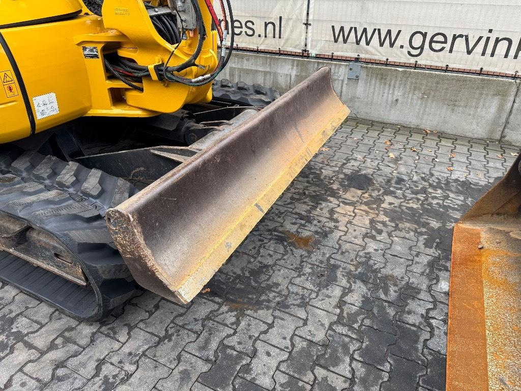 Komatsu PC 80 MR-3 - Minikotró: 5 kép. Komatsu PC 80 MR-3 - Minikotró: 5 kép.