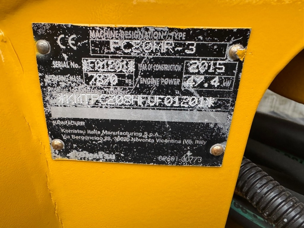 Komatsu PC 80 MR-3 - Minikotró: 3 kép. Komatsu PC 80 MR-3 - Minikotró: 3 kép.