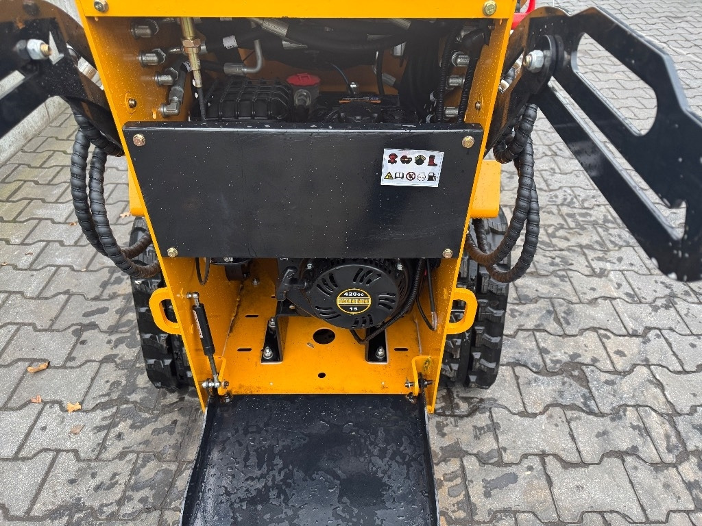 LT T360 - Lánctalpas homlokrakodó: 5 kép. LT T360 - Lánctalpas homlokrakodó: 5 kép.