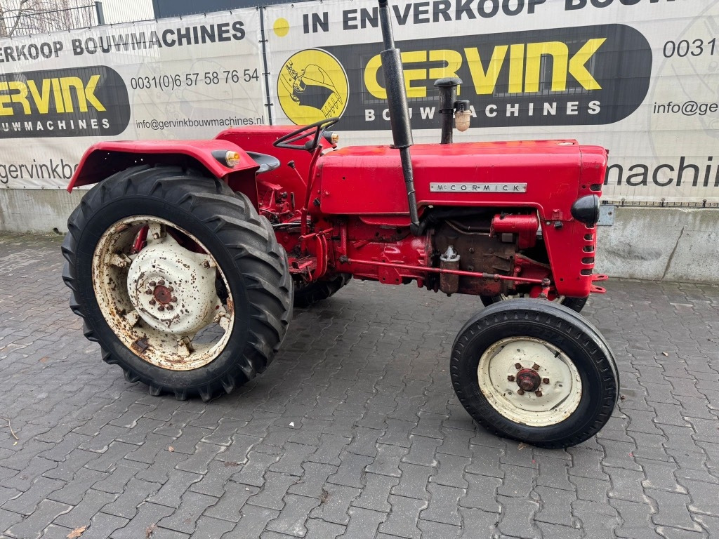 McCormick Oltimer - Traktor: 1 kép. McCormick Oltimer - Traktor: 1 kép.