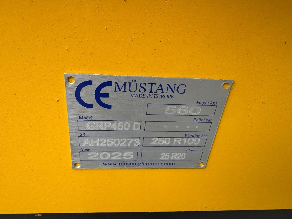 Mustang GRP 450 D - Polip kanál - Építőipari gépek: 2 kép. Mustang GRP 450 D - Polip kanál - Építőipari gépek: 2 kép.