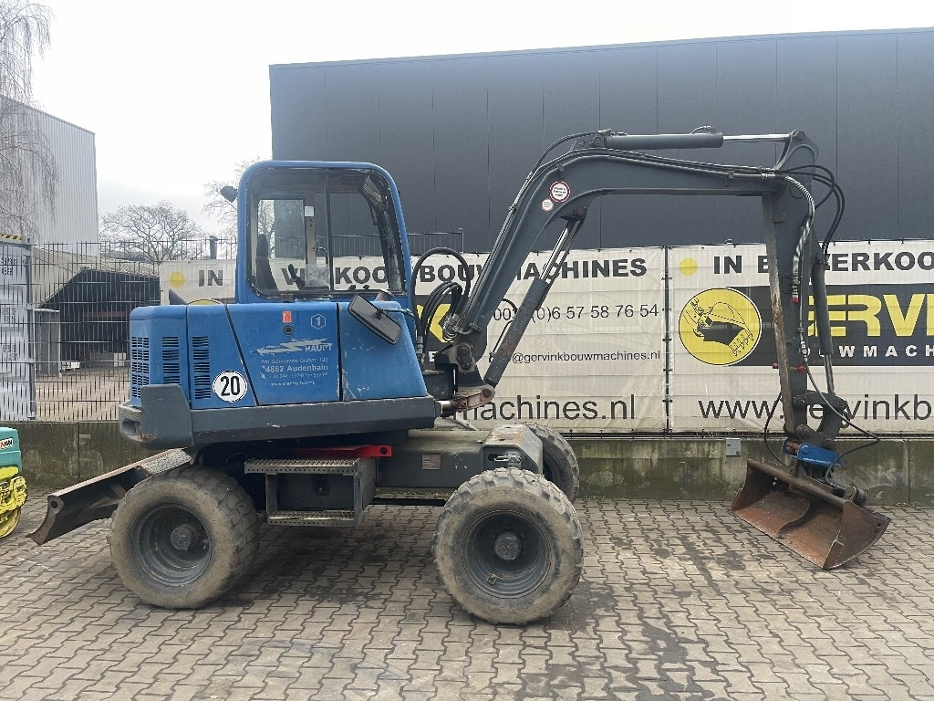 Peljop EW 256  - Gumikerekes kotró: 2 kép. Peljop EW 256  - Gumikerekes kotró: 2 kép.