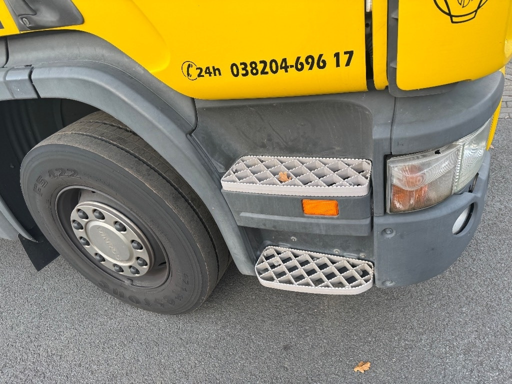 Scania P 340 - Dobozos felépítményű teherautó: 3 kép. Scania P 340 - Dobozos felépítményű teherautó: 3 kép.