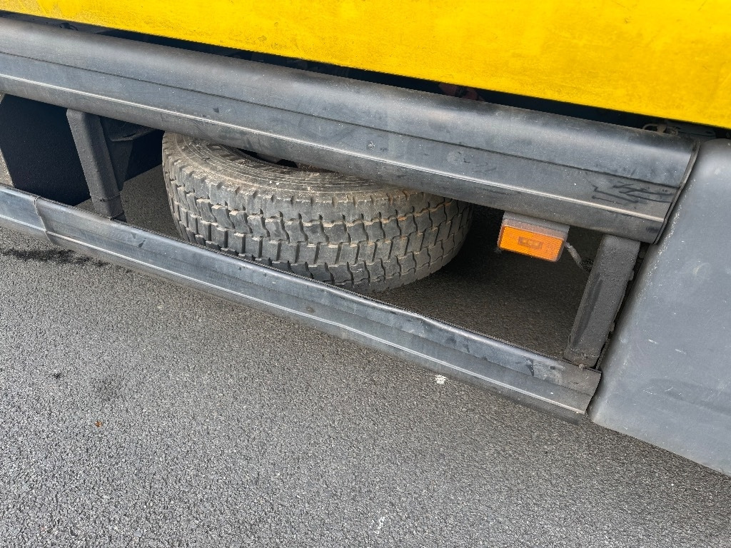 Scania P 340 - Dobozos felépítményű teherautó: 5 kép. Scania P 340 - Dobozos felépítményű teherautó: 5 kép.