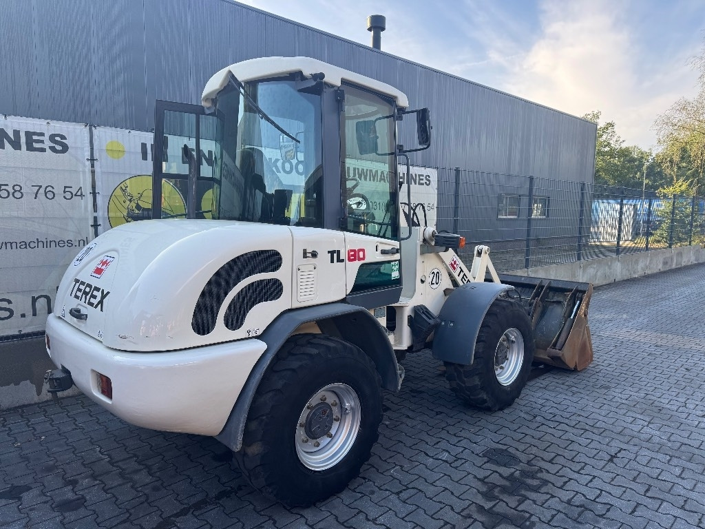 Terex TL 80 - Gumikerekes homlokrakodó: 2 kép. Terex TL 80 - Gumikerekes homlokrakodó: 2 kép.