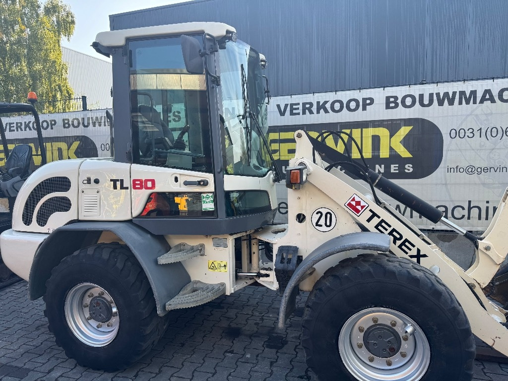 Terex TL 80 - Gumikerekes homlokrakodó: 1 kép. Terex TL 80 - Gumikerekes homlokrakodó: 1 kép.