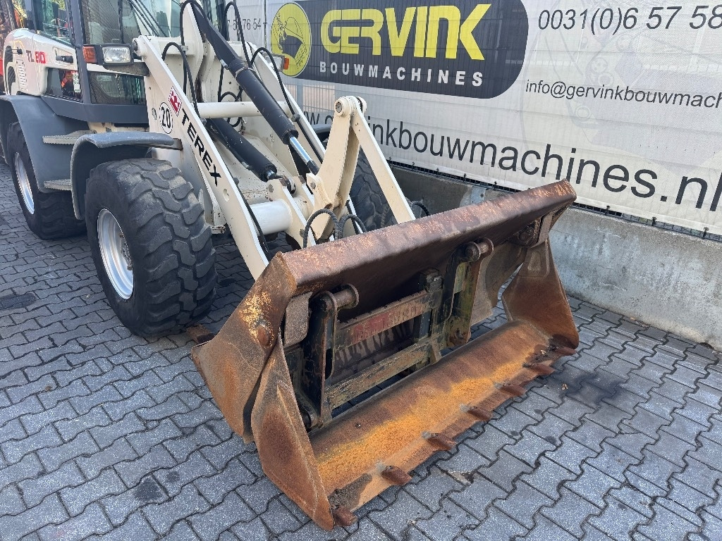 Terex TL 80 - Gumikerekes homlokrakodó: 5 kép. Terex TL 80 - Gumikerekes homlokrakodó: 5 kép.