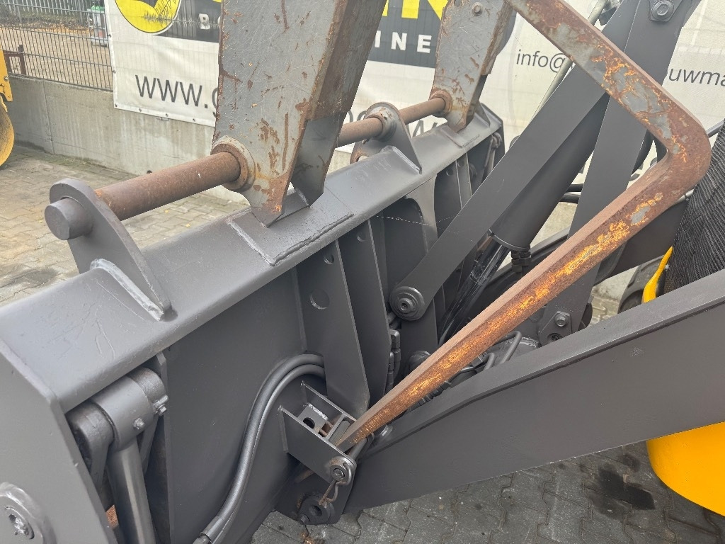 Volvo BL 71 - Kotrórakodó: 5 kép. Volvo BL 71 - Kotrórakodó: 5 kép.