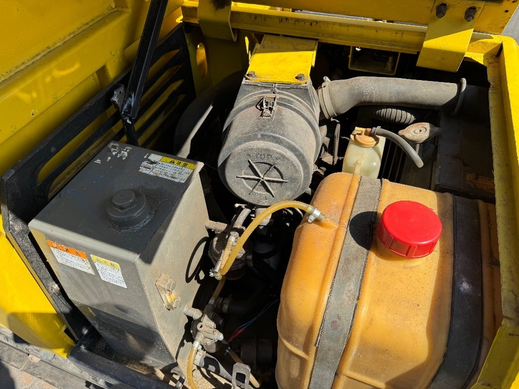 Yanmar C 30 R-2 B - Minidömper: 4 kép. Yanmar C 30 R-2 B - Minidömper: 4 kép.