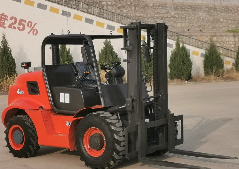 QINGDAO PROMISING 3T 4WD Rough Terrain Forklift CPCD30 - Terepjáró képességű targoncá: 1 kép. QINGDAO PROMISING 3T 4WD Rough Terrain Forklift CPCD30 - Terepjáró képességű targoncá: 1 kép.