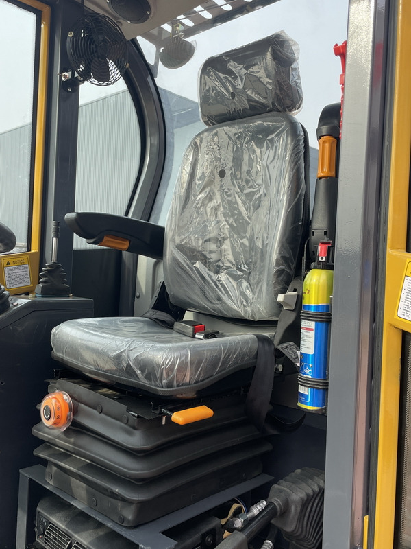 Qingdao Promising CE Telescopic Loader ZL15 - Teleszkópos homlokrakodó: 4 kép. Qingdao Promising CE Telescopic Loader ZL15 - Teleszkópos homlokrakodó: 4 kép.