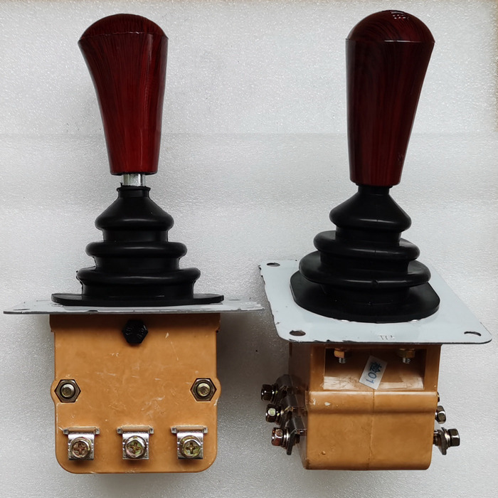 Qingdao Promising FLAND EL45 Electric Wheel Loader Forward Reverse Toggle Switch - Sebességváltó kar - Gumikerekes homlokrakodó: 1 kép. Qingdao Promising FLAND EL45 Electric Wheel Loader Forward Reverse Toggle Switch - Sebességváltó kar - Gumikerekes homlokrakodó: 1 kép.