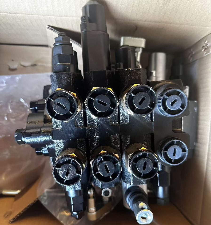 Qingdao Promising Hydraulic Switching Valve ZDF8-03-Q20 - Hidraulikus szelep - Gumikerekes homlokrakodó: 3 kép. Qingdao Promising Hydraulic Switching Valve ZDF8-03-Q20 - Hidraulikus szelep - Gumikerekes homlokrakodó: 3 kép.