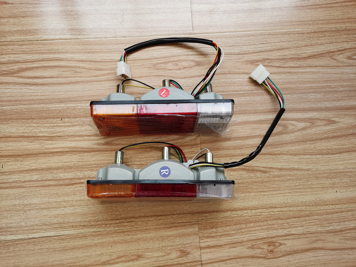 Qingdao Promising Rear Combination Light for China Loader - Hátsó lámpa - Gumikerekes homlokrakodó: 1 kép. Qingdao Promising Rear Combination Light for China Loader - Hátsó lámpa - Gumikerekes homlokrakodó: 1 kép.