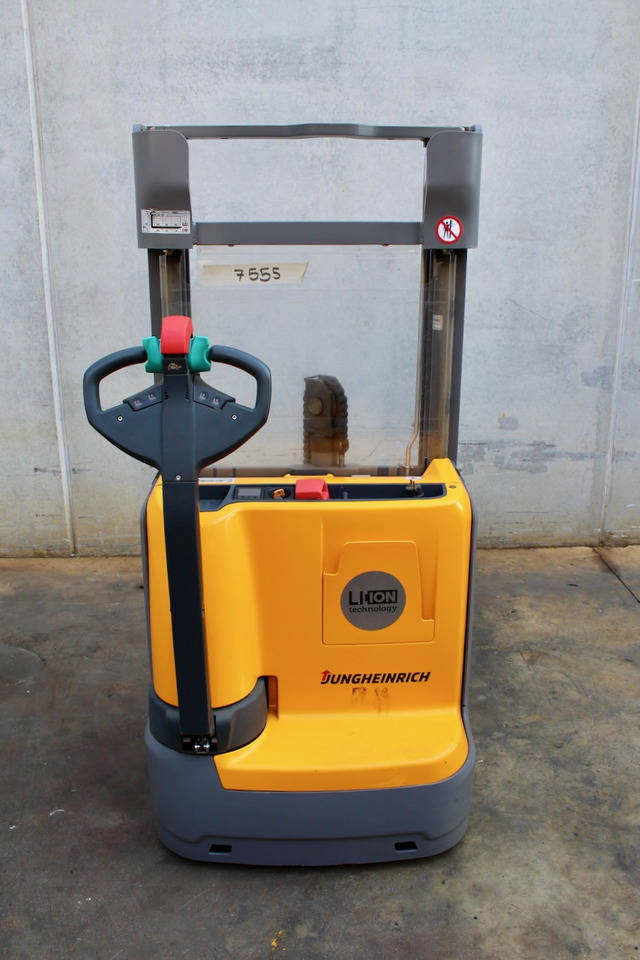 Jungheinrich EJC 110 250 ZZ LI-ion - Emelőtargoncá: 5 kép. Jungheinrich EJC 110 250 ZZ LI-ion - Emelőtargoncá: 5 kép.