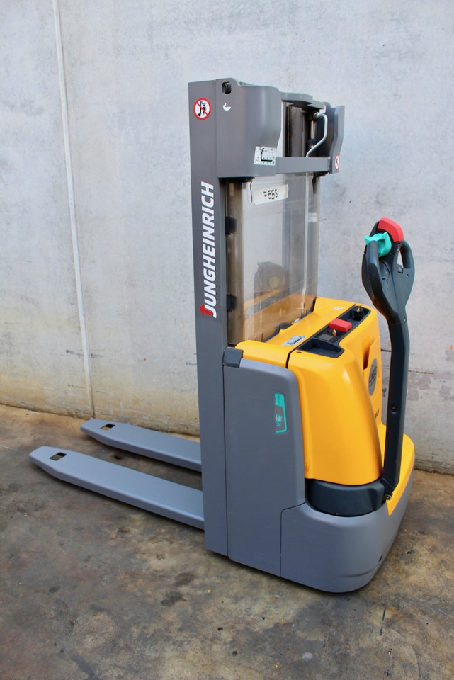Jungheinrich EJC 110 250 ZZ LI-ion - Emelőtargoncá: 1 kép. Jungheinrich EJC 110 250 ZZ LI-ion - Emelőtargoncá: 1 kép.