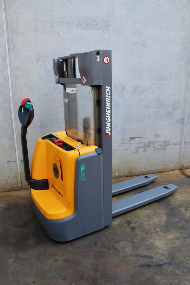 Jungheinrich EJC 110 250 ZZ LI-ion - Emelőtargoncá: 3 kép. Jungheinrich EJC 110 250 ZZ LI-ion - Emelőtargoncá: 3 kép.