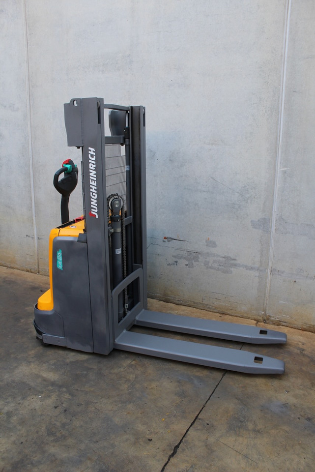 Jungheinrich EJC 110 250 ZZ - Emelőtargoncá: 4 kép. Jungheinrich EJC 110 250 ZZ - Emelőtargoncá: 4 kép.