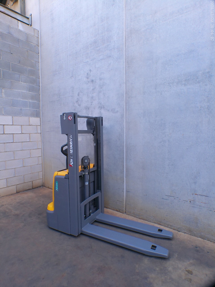 Jungheinrich EJC 110 250 ZZ - Emelőtargoncá: 4 kép. Jungheinrich EJC 110 250 ZZ - Emelőtargoncá: 4 kép.