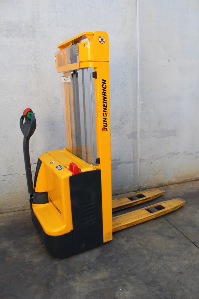 Jungheinrich EJC 110 290 ZT - Emelőtargoncá: 3 kép. Jungheinrich EJC 110 290 ZT - Emelőtargoncá: 3 kép.