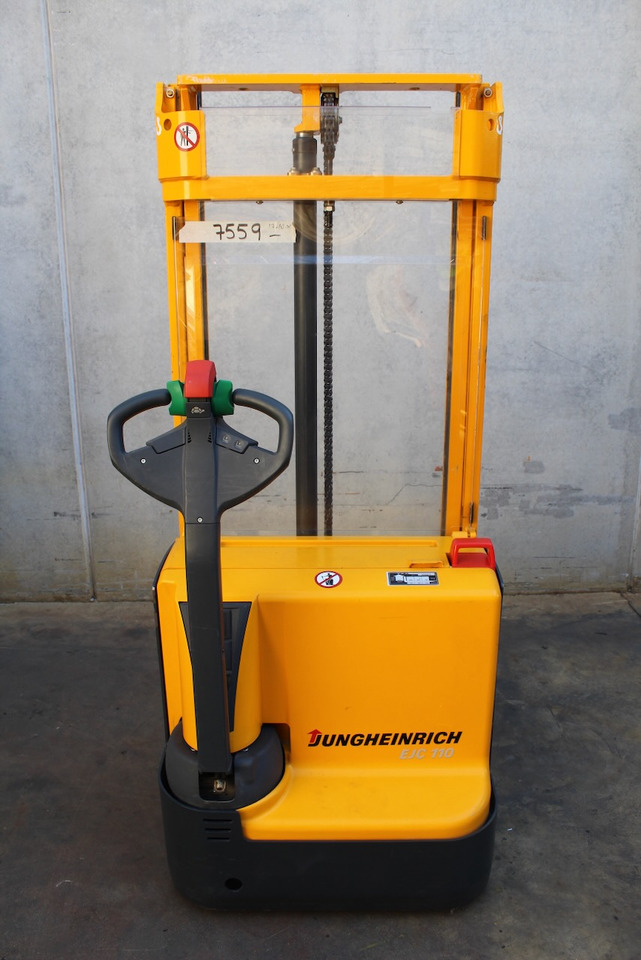 Jungheinrich EJC 110 290 ZT - Emelőtargoncá: 5 kép. Jungheinrich EJC 110 290 ZT - Emelőtargoncá: 5 kép.