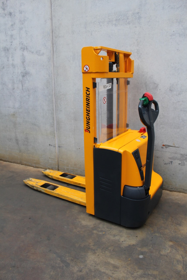 Jungheinrich EJC 112 250 ZT - Emelőtargoncá: 1 kép. Jungheinrich EJC 112 250 ZT - Emelőtargoncá: 1 kép.