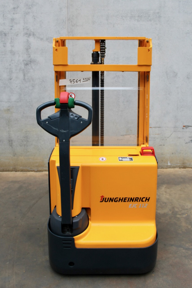 Jungheinrich EJC 112 250 ZT - Emelőtargoncá: 5 kép. Jungheinrich EJC 112 250 ZT - Emelőtargoncá: 5 kép.