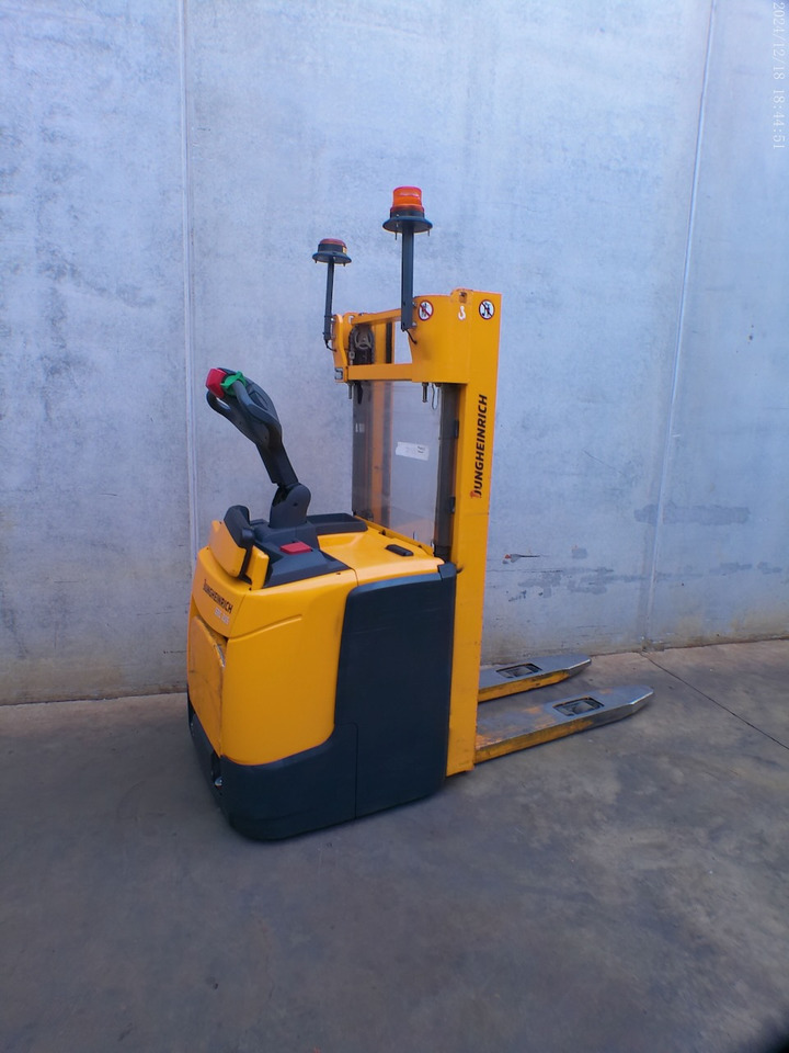 Jungheinrich ERC 216 240 ZT - Emelőtargoncá: 3 kép. Jungheinrich ERC 216 240 ZT - Emelőtargoncá: 3 kép.