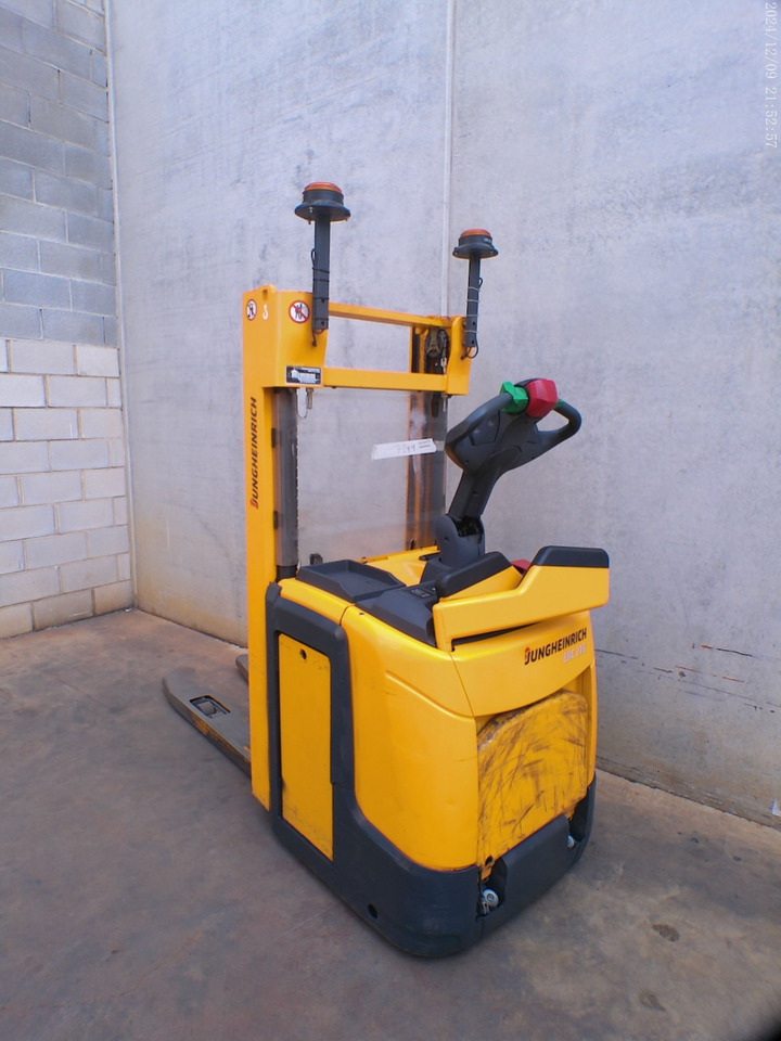 Jungheinrich ERC 216 240 ZT - Emelőtargoncá: 1 kép. Jungheinrich ERC 216 240 ZT - Emelőtargoncá: 1 kép.