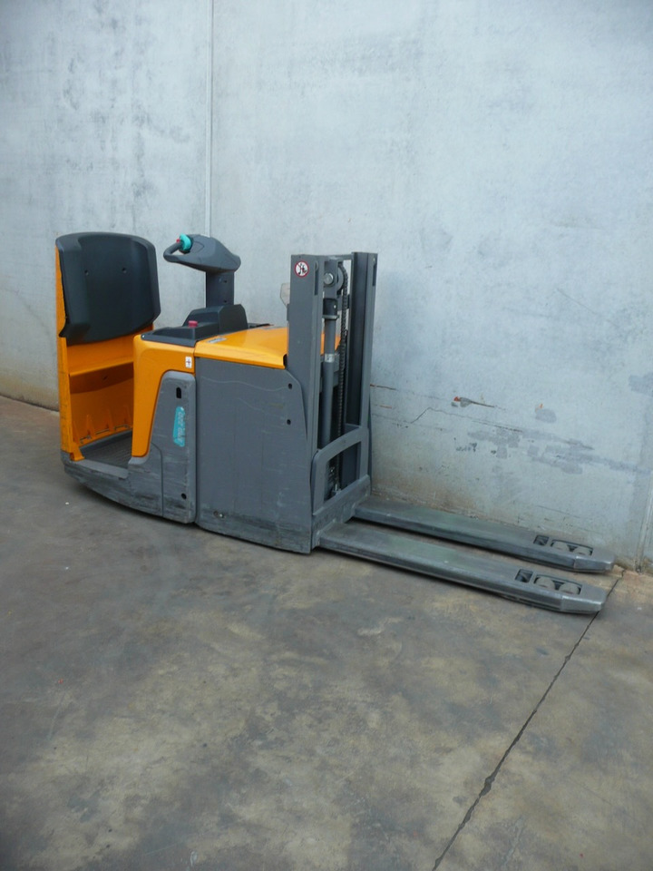 Jungheinrich ERD 220 166 ZT - Emelőtargoncá: 4 kép. Jungheinrich ERD 220 166 ZT - Emelőtargoncá: 4 kép.