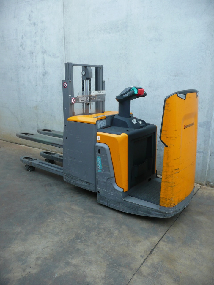 Jungheinrich ERD 220 166 ZT - Emelőtargoncá: 1 kép. Jungheinrich ERD 220 166 ZT - Emelőtargoncá: 1 kép.