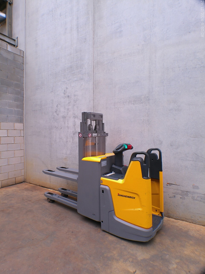 Jungheinrich ERD 220 290 DT - Emelőtargoncá: 1 kép. Jungheinrich ERD 220 290 DT - Emelőtargoncá: 1 kép.
