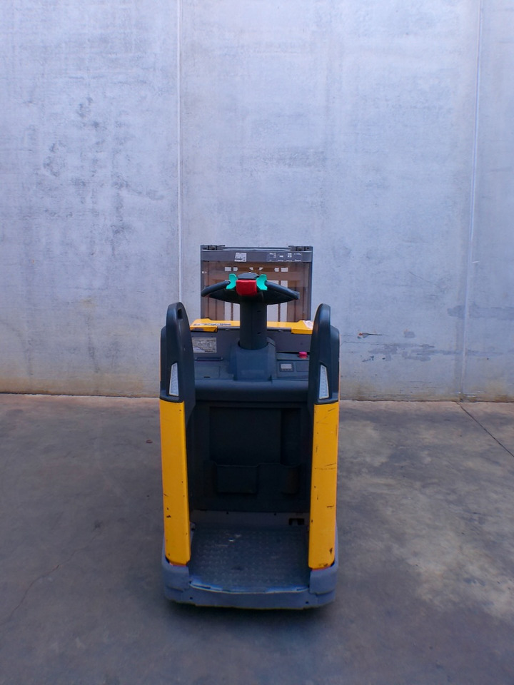 Jungheinrich ERD 220 290 DT - Emelőtargoncá: 5 kép. Jungheinrich ERD 220 290 DT - Emelőtargoncá: 5 kép.