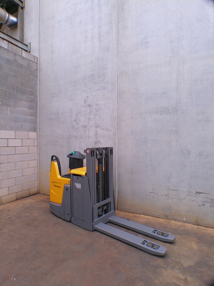 Jungheinrich ERD 220 290 DT - Emelőtargoncá: 4 kép. Jungheinrich ERD 220 290 DT - Emelőtargoncá: 4 kép.