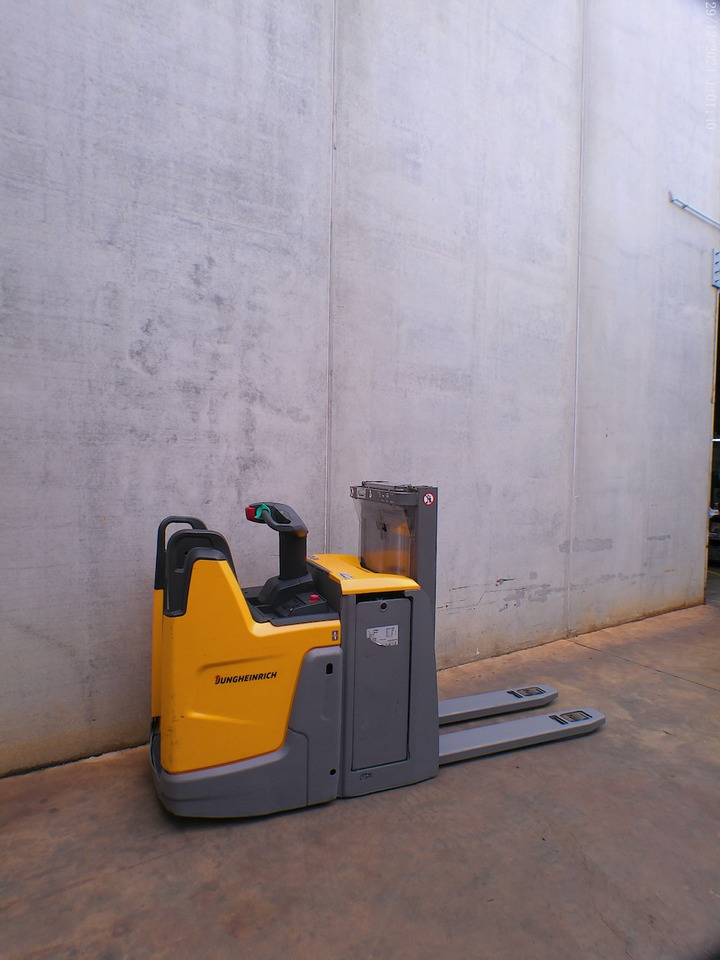 Jungheinrich ERD 220 290 DT - Emelőtargoncá: 3 kép. Jungheinrich ERD 220 290 DT - Emelőtargoncá: 3 kép.