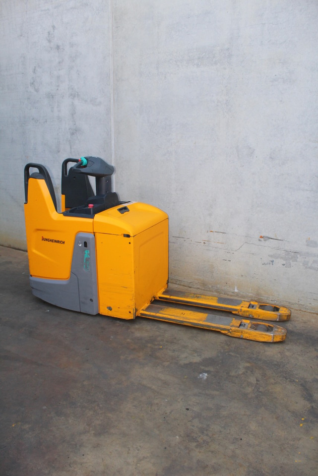 Jungheinrich ERE 120 LI-ION - Kézi raklapemelő: 4 kép. Jungheinrich ERE 120 LI-ION - Kézi raklapemelő: 4 kép.