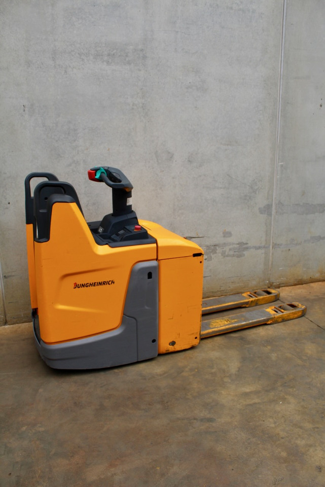 Jungheinrich ERE 120 LI-ION - Kézi raklapemelő: 3 kép. Jungheinrich ERE 120 LI-ION - Kézi raklapemelő: 3 kép.