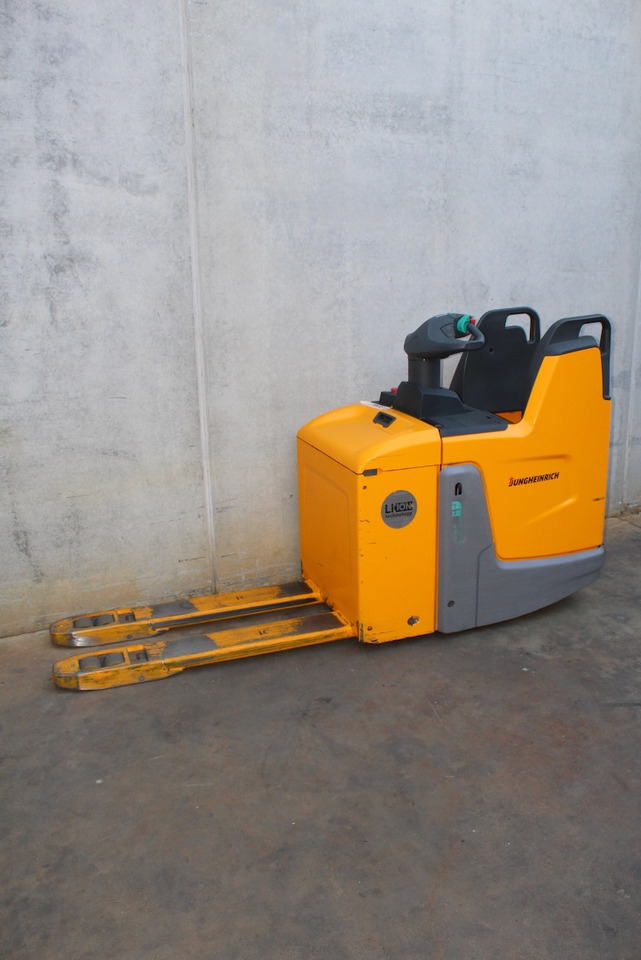 Jungheinrich ERE 225 LI-ION - Kézi raklapemelő: 2 kép. Jungheinrich ERE 225 LI-ION - Kézi raklapemelő: 2 kép.