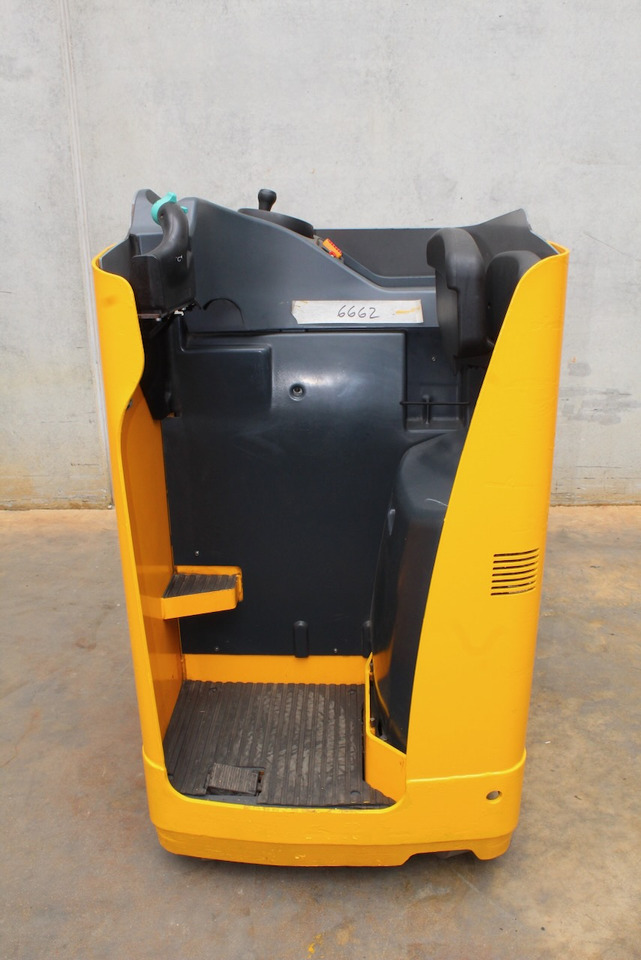 Jungheinrich ESE 120 - Kézi raklapemelő: 5 kép. Jungheinrich ESE 120 - Kézi raklapemelő: 5 kép.