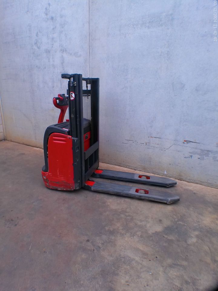 Linde L 10 - Emelőtargoncá: 4 kép. Linde L 10 - Emelőtargoncá: 4 kép.