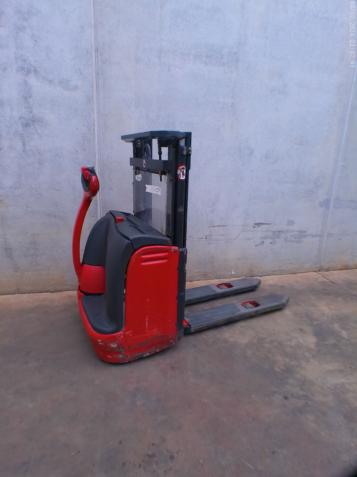 Linde L 10 - Emelőtargoncá: 3 kép. Linde L 10 - Emelőtargoncá: 3 kép.