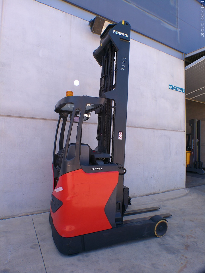 Linde R16-01 - Tolóoszlopos targoncá: 2 kép. Linde R16-01 - Tolóoszlopos targoncá: 2 kép.