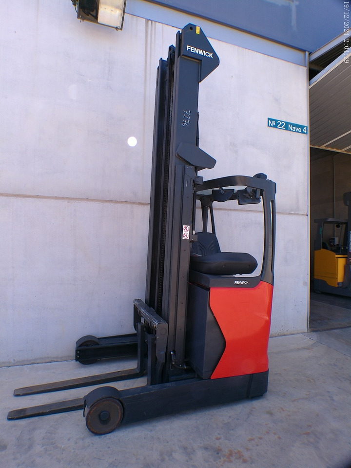 Linde R16-01 - Tolóoszlopos targoncá: 3 kép. Linde R16-01 - Tolóoszlopos targoncá: 3 kép.