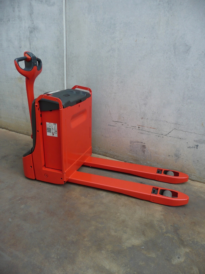 Linde T 16 - Kézi raklapemelő: 4 kép. Linde T 16 - Kézi raklapemelő: 4 kép.