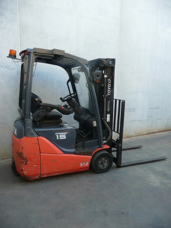 Toyota 8FBE15T - Elektromos targonca: 2 kép. Toyota 8FBE15T - Elektromos targonca: 2 kép.