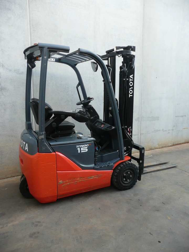 Toyota 8FBE15T - Elektromos targonca: 2 kép. Toyota 8FBE15T - Elektromos targonca: 2 kép.