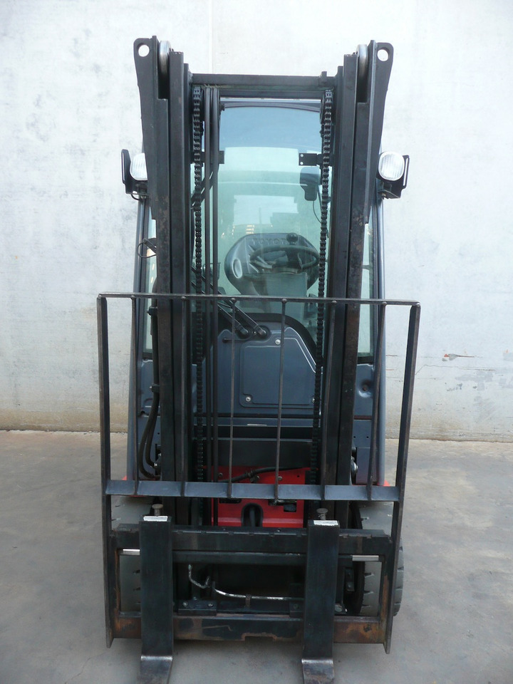 Toyota 8FBE15T - Elektromos targonca: 5 kép. Toyota 8FBE15T - Elektromos targonca: 5 kép.