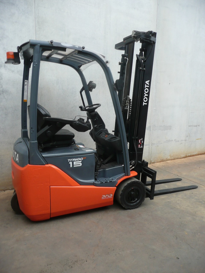 Toyota 8FBE15T - Elektromos targonca: 2 kép. Toyota 8FBE15T - Elektromos targonca: 2 kép.